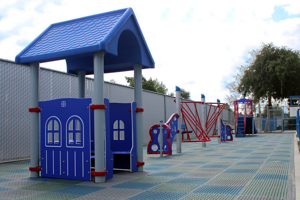 free standing play structures